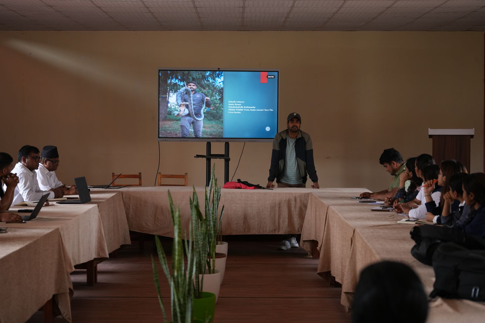 वन कर्मचारीहरूका लागि सर्प उद्धार तथा ह्यान्डलिङ्ग तालिम सम्पन्न